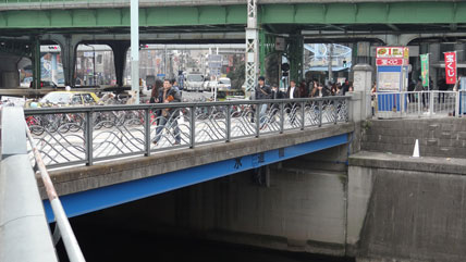 駅名板　すいどうばし 駅名板 すいどうばし （水道橋駅の写真素材｜写真素材なら「写真