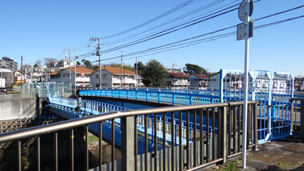 東京の橋：野川水道管