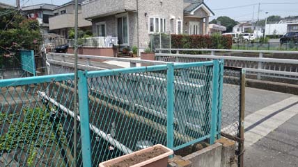 小川にかかる木の橋 畑の小川に架かる木製の橋の写真 – Unsplashの陸の無料画像